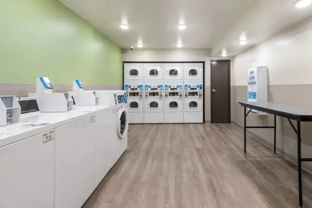 WoodSpring Suites Elgin - Chicago