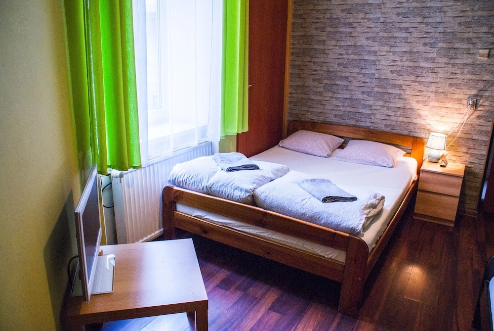 Hostel Smocza Jama