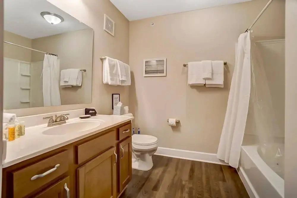 King Bed Top Floor Washer Dryer Balcony Wifi