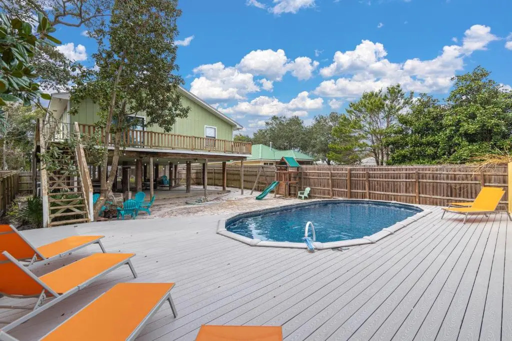 Zula Life Beach House, Sleeps 16, Private Heated Pool and Spa, 4min Walk To The Beach, Pets Welcome, Fenced Yard