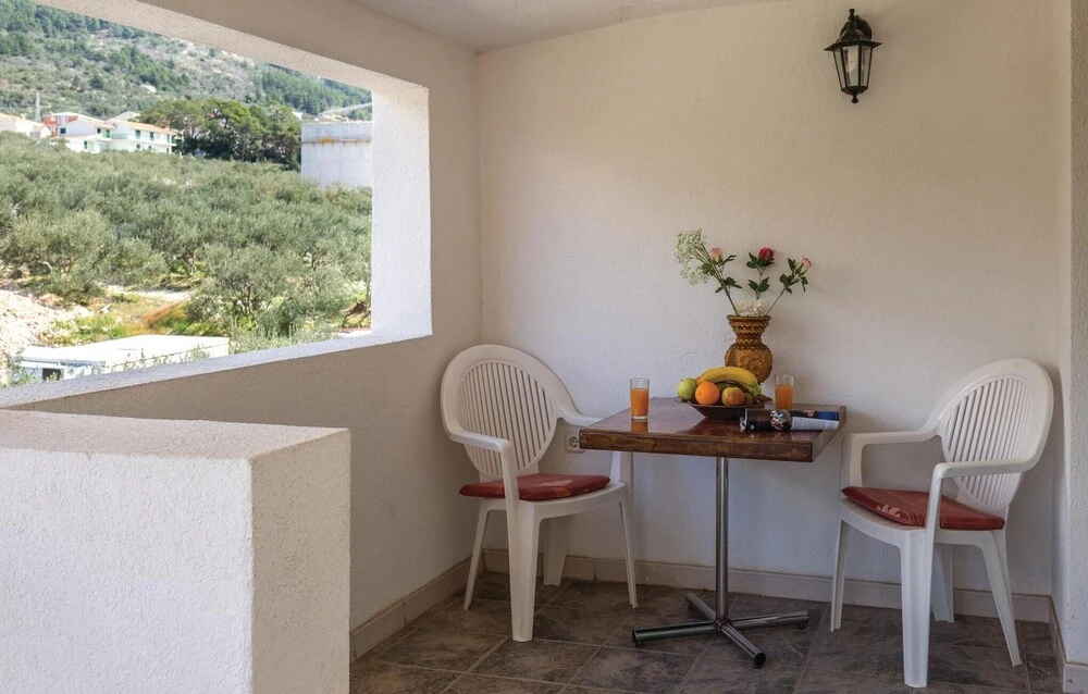 Amazing Home in Makarska With Wifi and 2 Bedrooms