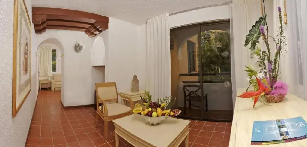 3 BR Penthouse 1.5 blocks Beach Sleeps 6 - BRI 8634