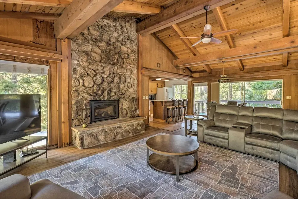 Ski and Soak Hot Tub Haven in Tahoe City!