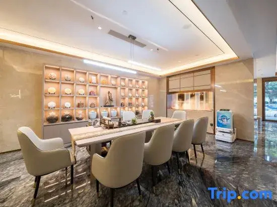 Lefeng Hotel (Kunming Tongde Square Wan Hong Road Branch)