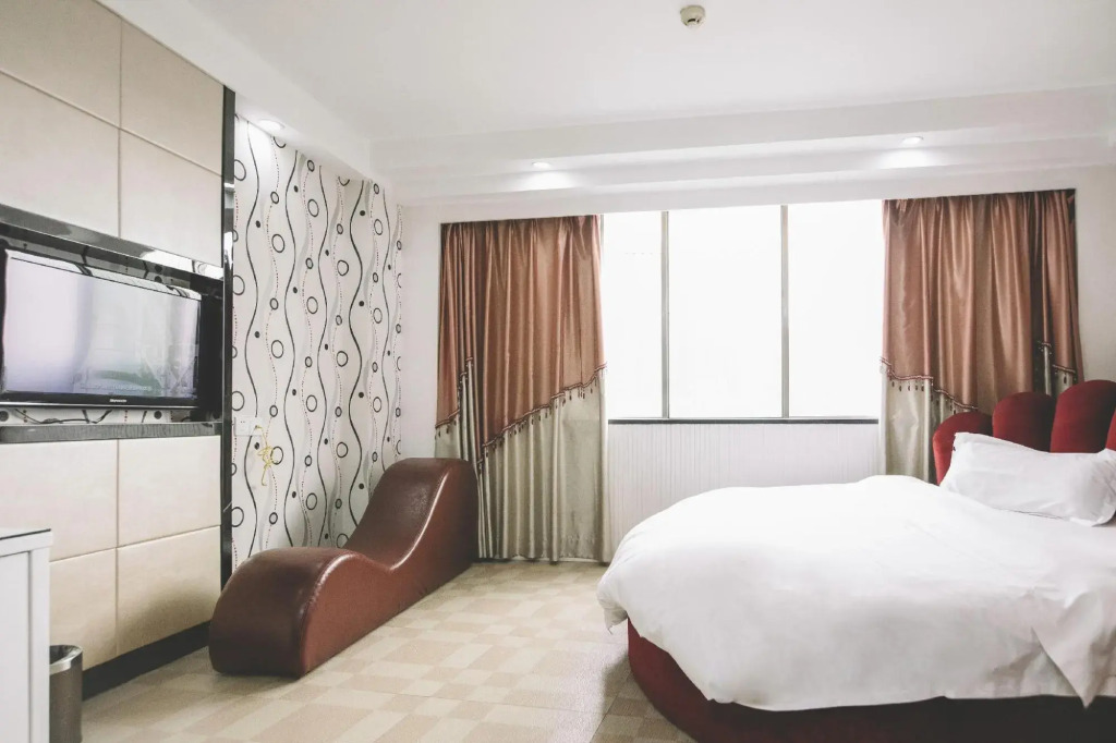 Happy Forest Hotel