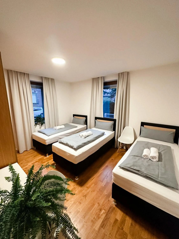 Suiteable Living - Boardinghaus mit Parkplätzen, WLAN und Waschraum