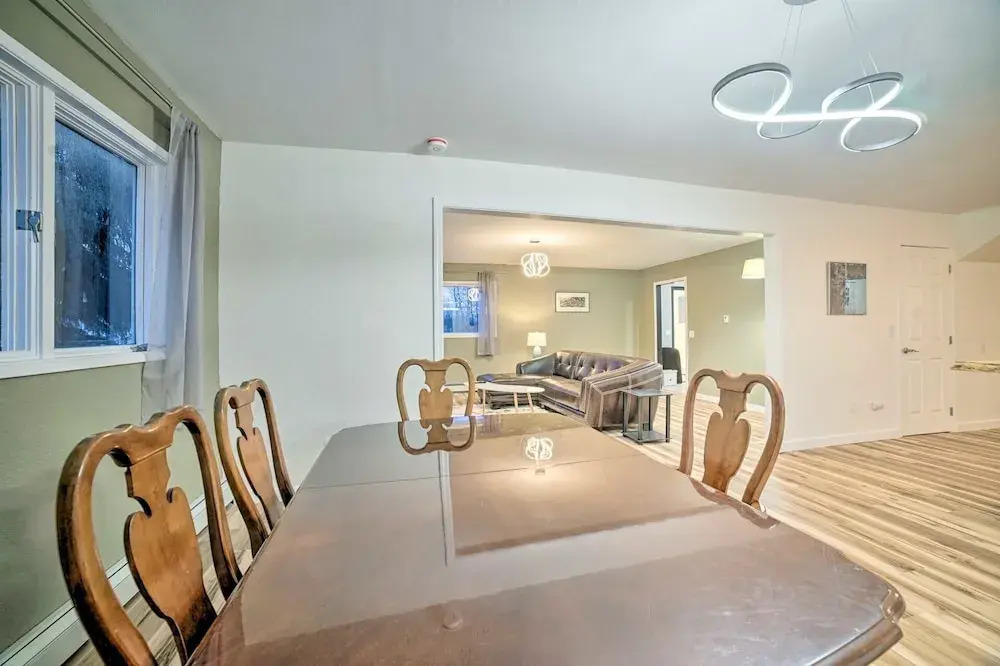 Apartment In Anchorage ~ 1.2 Miles from Downtown 2 Bedroom Apts by RedAwning