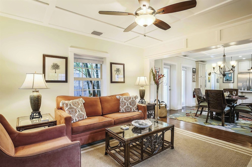 Paradise Palms by Avantstay Great Location w/ Outdoor Dining, BBQ Close to Higgs Beach Month Long Stays