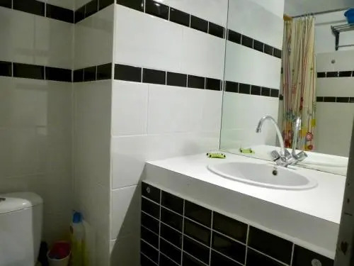 Apartment Appartement Duplex Avec Parking Couvert Deux Chambres