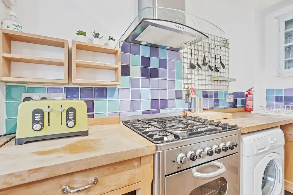 Brighton Getaways - Beach Lodge House