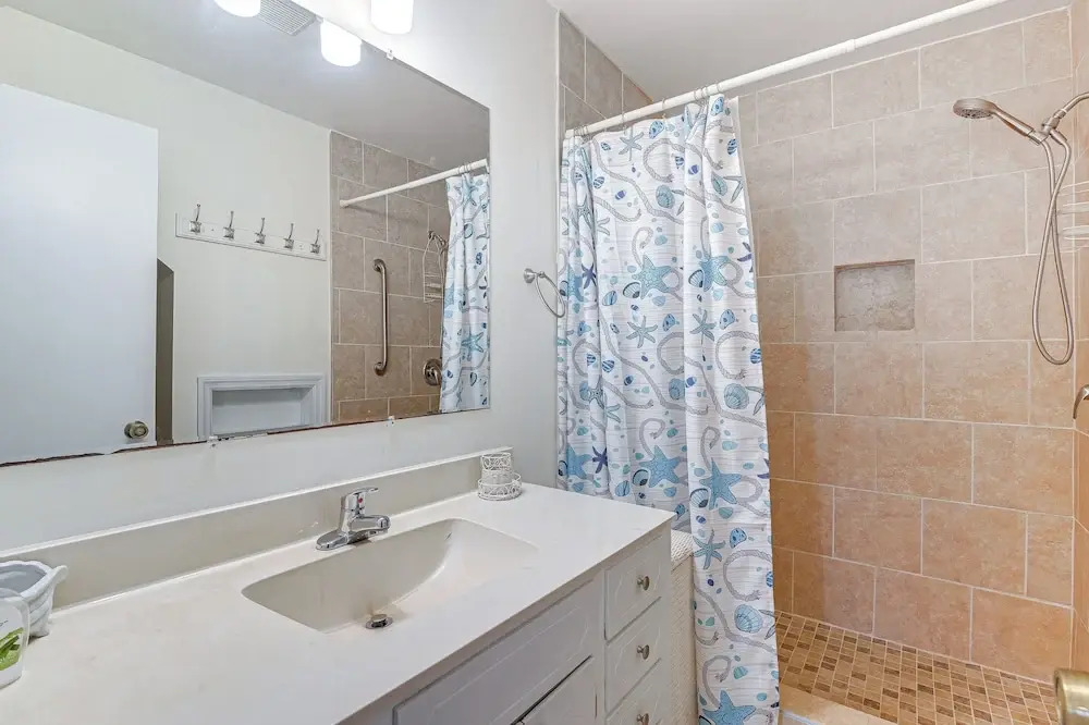 Half Mile to Beach: Murrells Inlet Home w/ Deck!