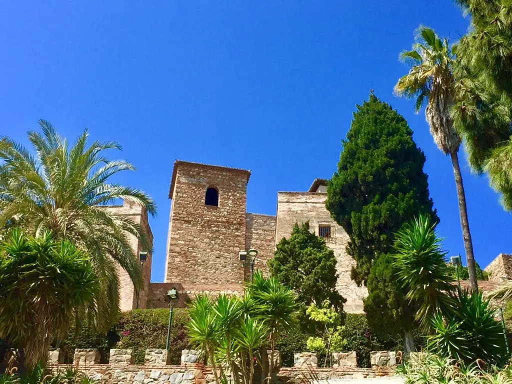 Skysea Holidays Malaga Centro frente al Rio