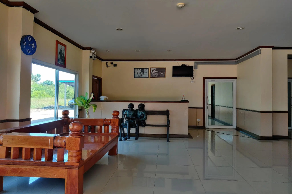 OYO 75334 Train Hotel