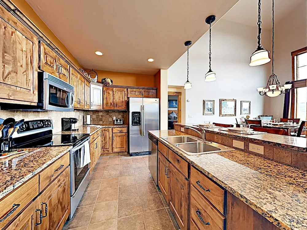 580 Granby - 3 Br Home