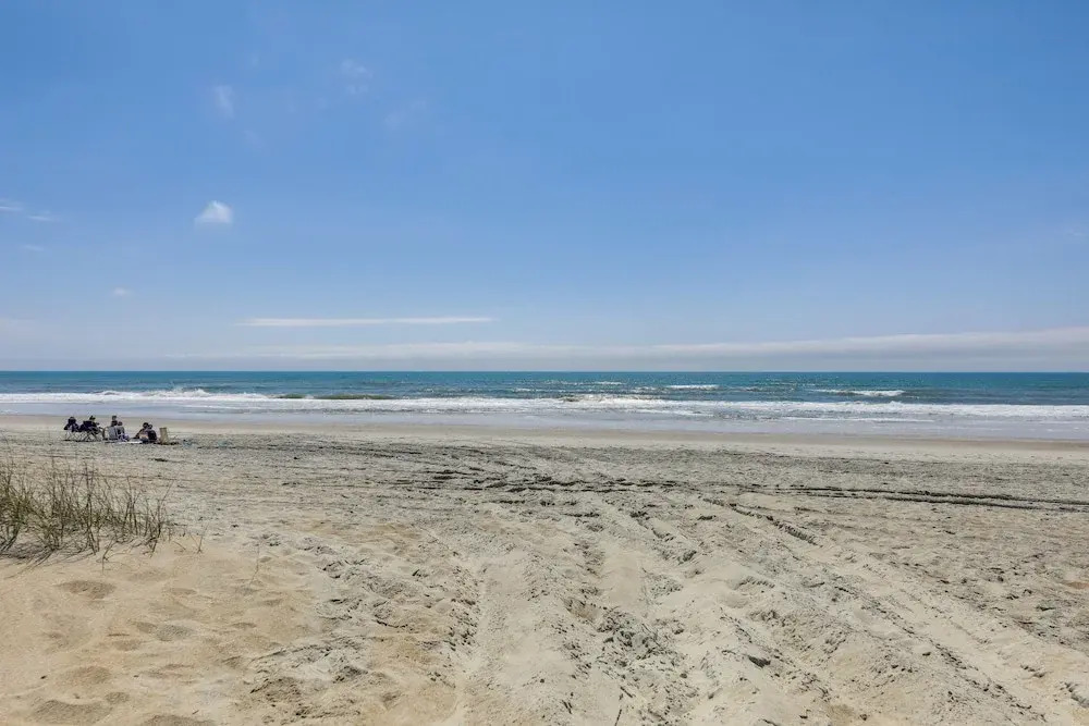Emerald Isle Vacation Home Walk to Beach!
