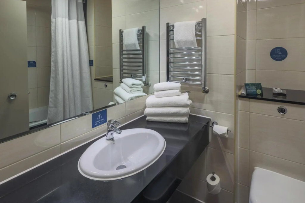 Gloucester Robinswood Hotel By Sunday