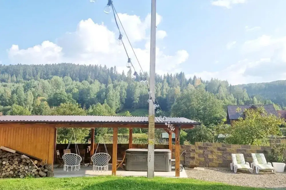Bucovina-mountainhouse-5br-fireplace-hottub-wifi