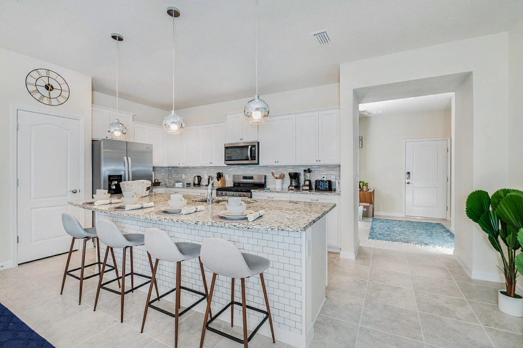 7427 - LUXURY 5 BED Townhome in SOLTERRA RESORT, Davenport, US