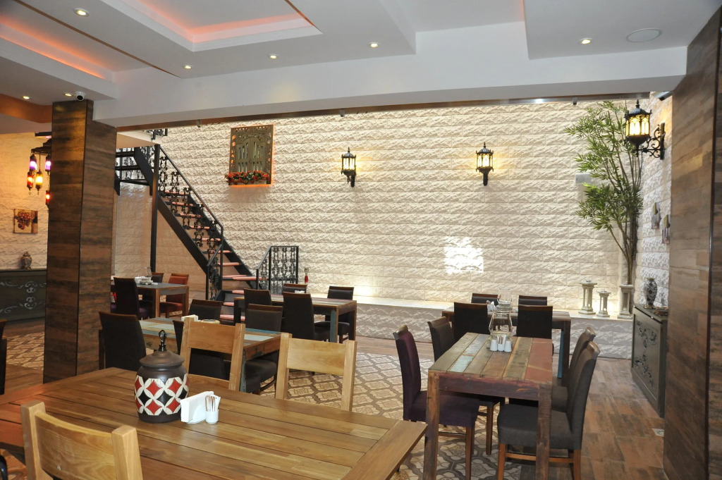 Ayna Hotel