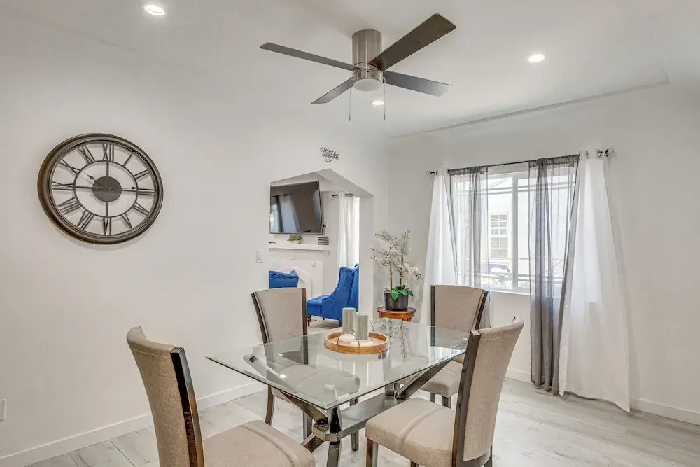 2 Mi to Citadel Outlets! East LA Retreat Near I-5