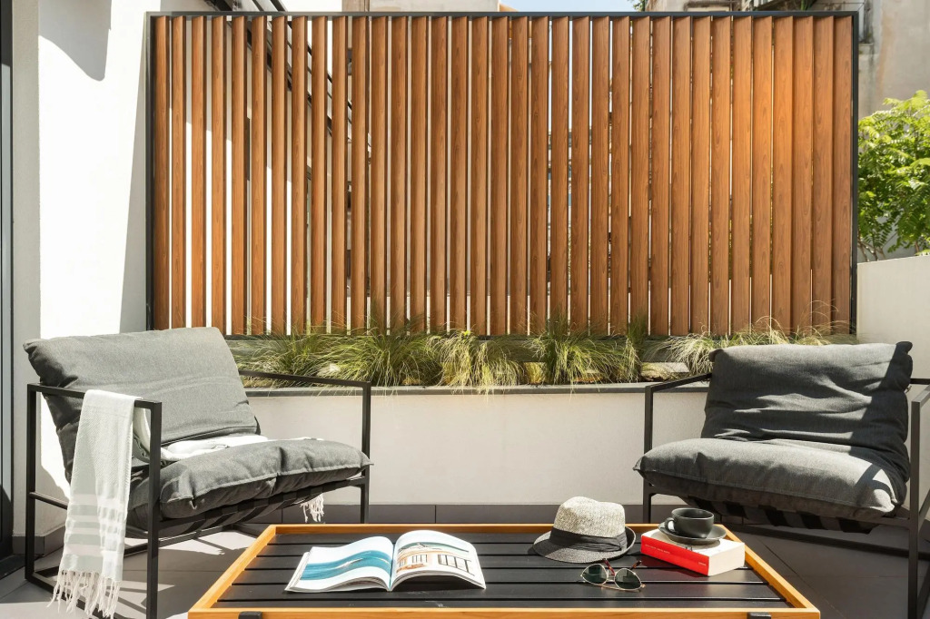 11 Enteka Acropolis Suites