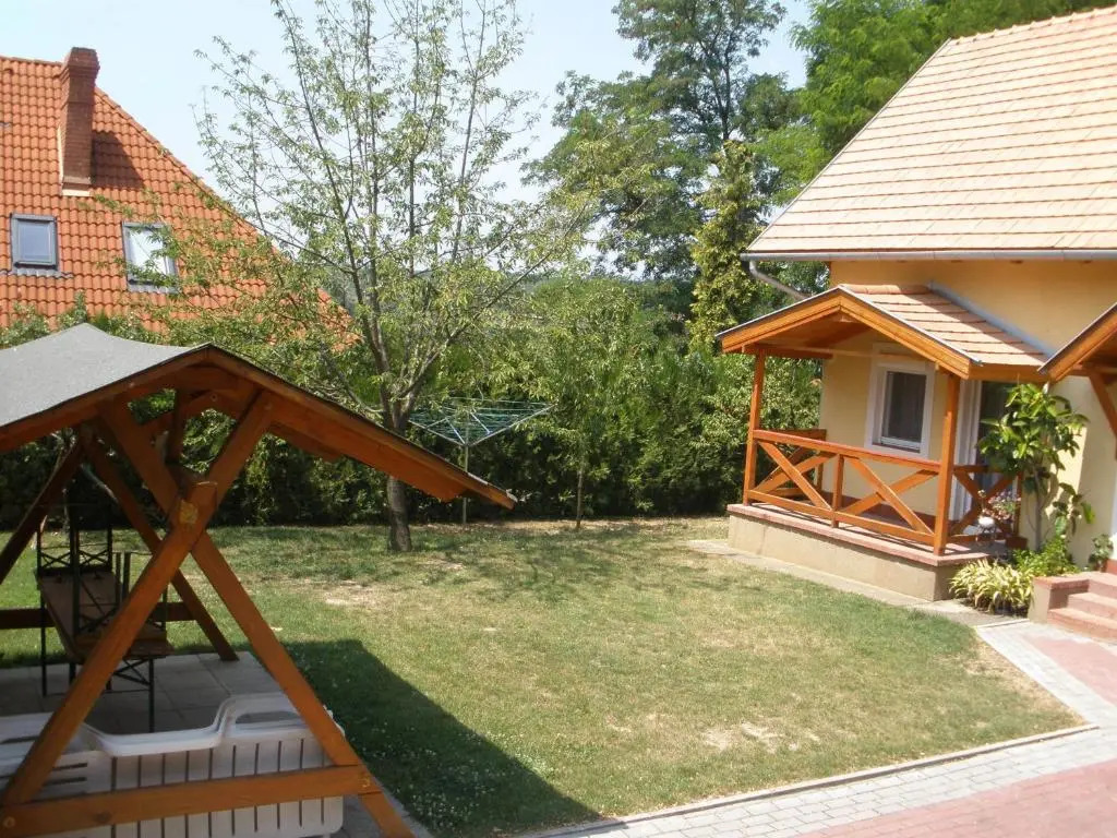 Emilia Apartmanház