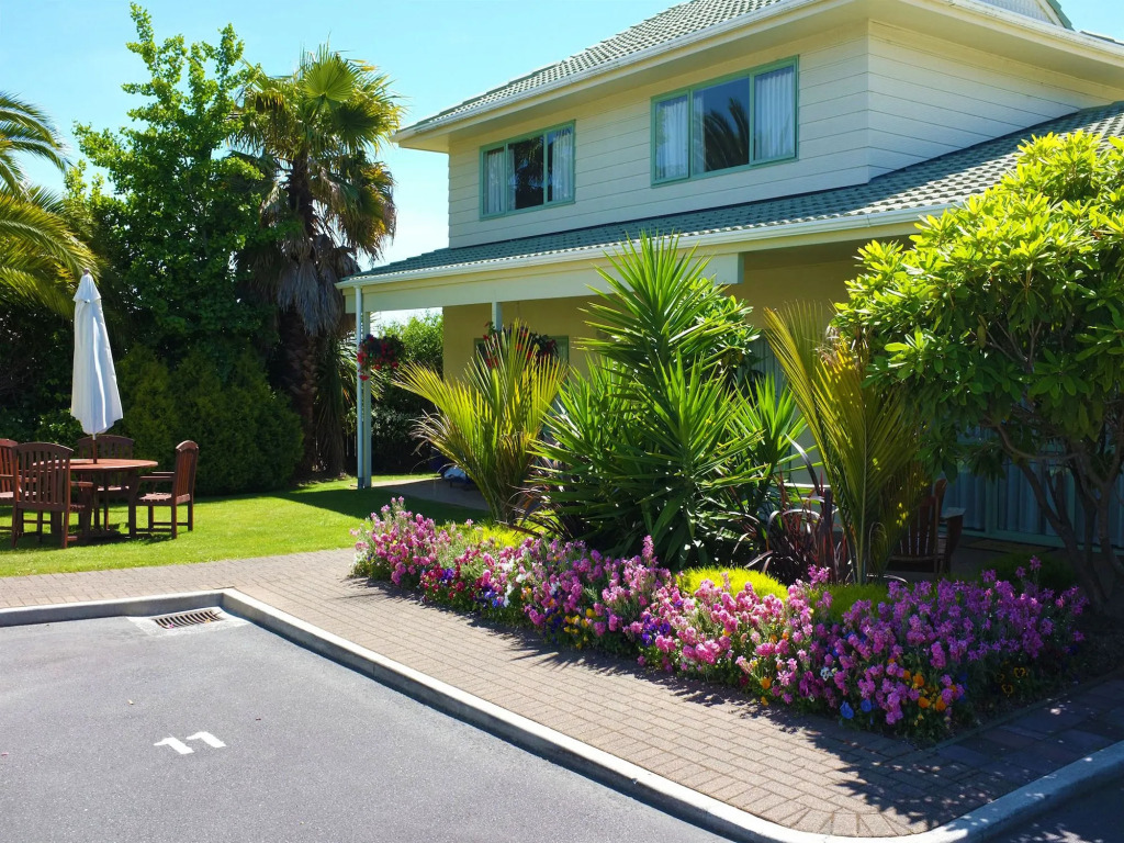 Birchwood Spa Motel