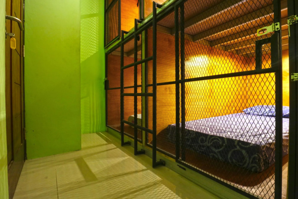 Kabin Kapsul Kayu jati I - Hostel