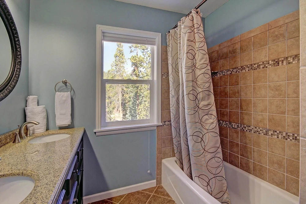 Spruce Creek Lodge House 4 Bedrooms 3 Bathrooms Home