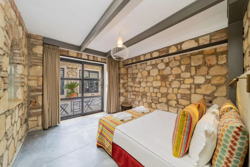 Amazing Hotel Room Near Hadrian s Gate