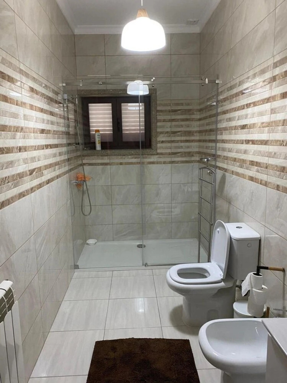 3 Bed House - Sleeps 6 - Parking - Wifi