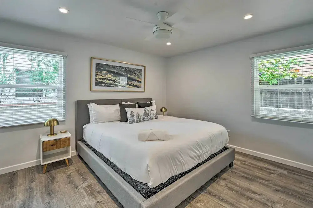 Mod San Diego Apt w/ Patio - Walk to Harbor!