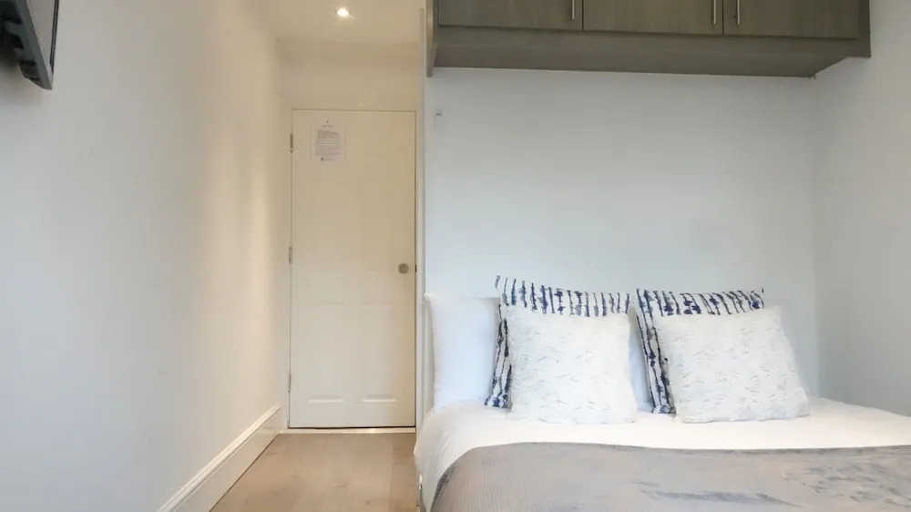 Private Bathroom Rooms- Near Heathrow - Near Shops