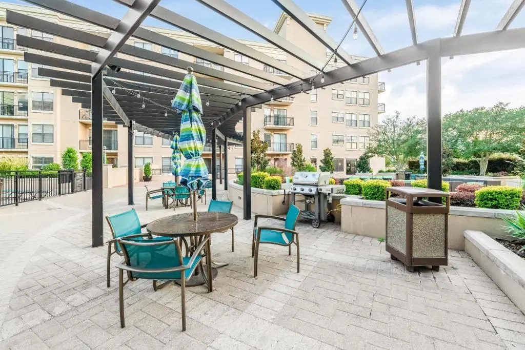 1BR Executive Suite With Pool, Gym & Fast Wi-Fi By ENVITAE