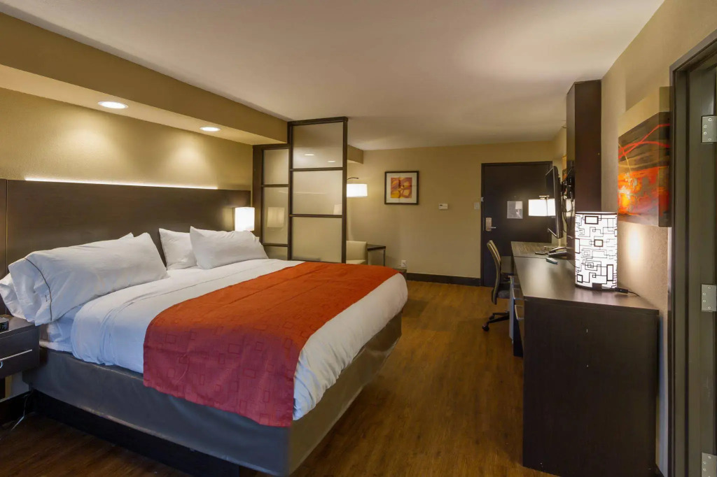Holiday Inn Express & Suites San Antonio Medical - Six Flags by IHG