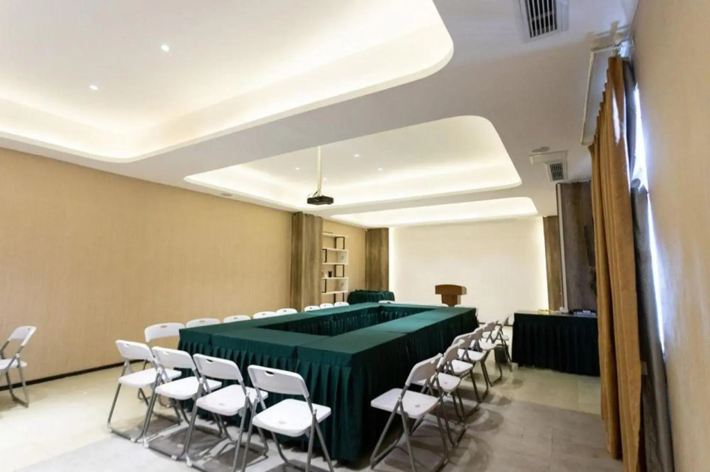 7 Days Premium Hotel (Chongqing Kaizhou District Government Square)
