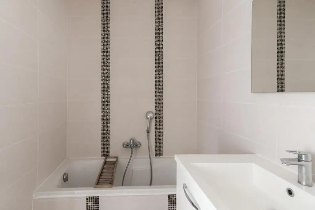 Furnished apartment near city center terrace with panoramic view & parking