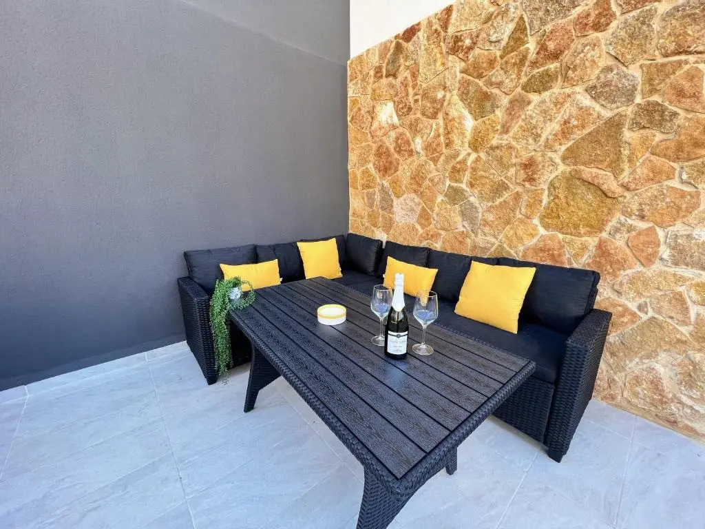 Modern Two Bedroom Ground Floor Apartment Duly7