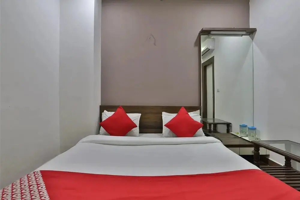 Knk Hotel by OYO Rooms