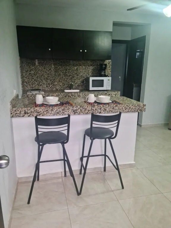 TJ Apartments, Calle 6, PDC