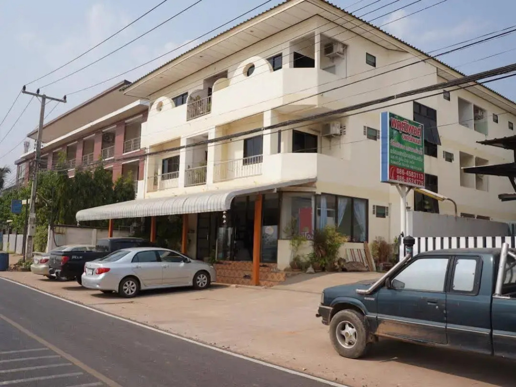 Phuttipong Apartment