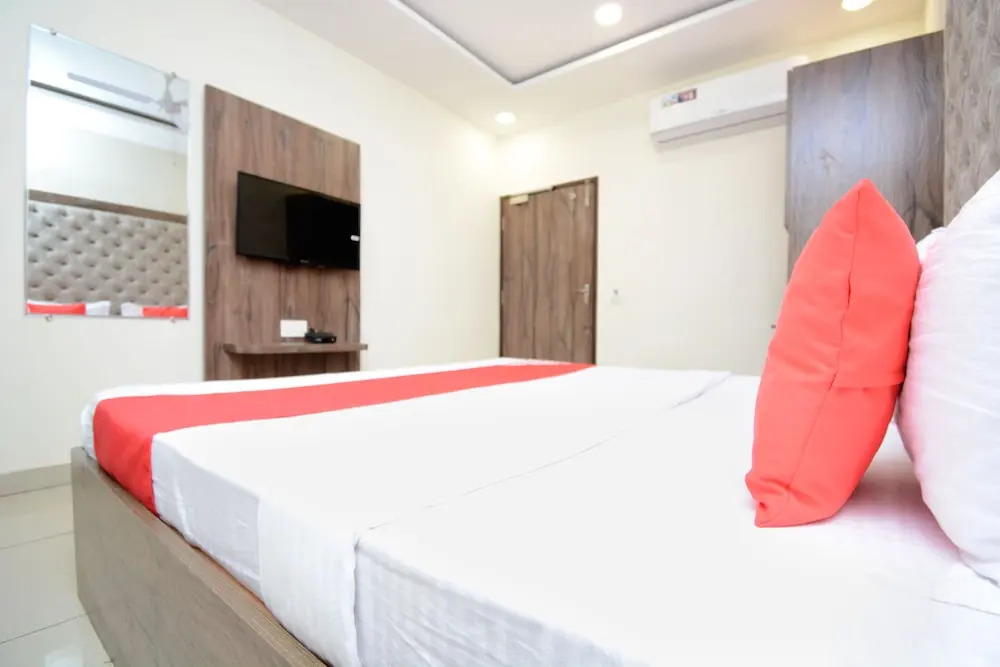 OYO 28335 Hotel Classic