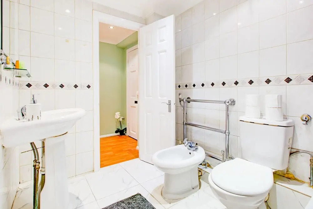 2-bedroom Private Independent Flat- Central London