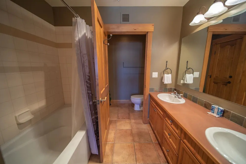 8843 The Springs Condo