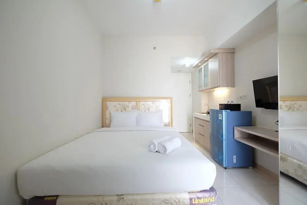 Comfortable Studio at Springlake Summarecon Apartment near Mall By Travelio