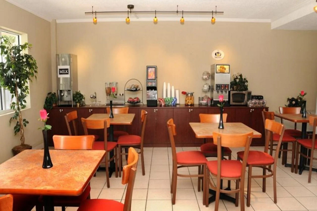 Super 8 by Wyndham Kissimmee
