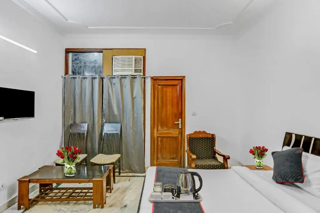 OYO Townhouse 1071 Hotel Metro Inn Residency Near ISKCON Temple Noida