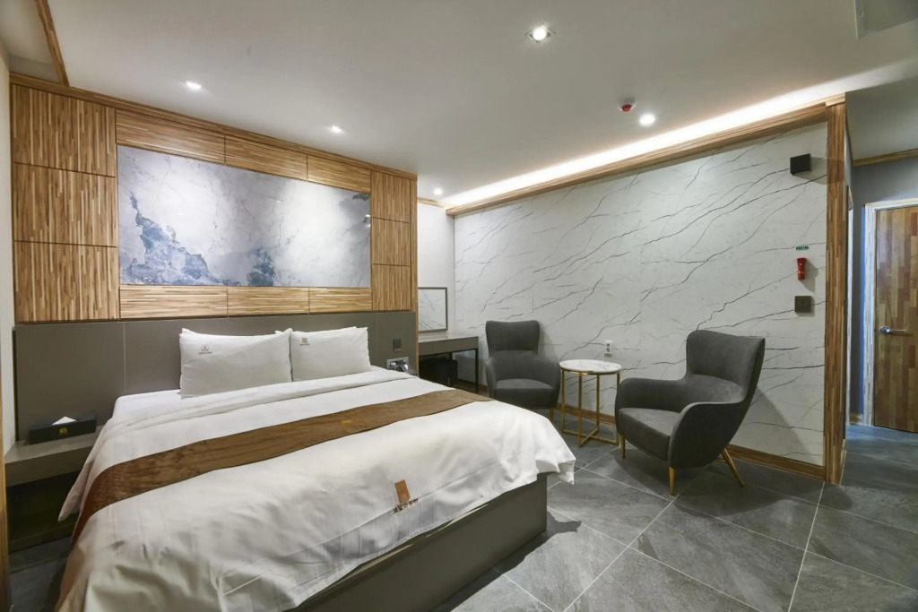 Aura Tourist Hotel