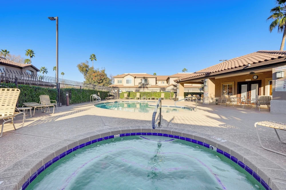 Golf Course Views! Relaxing & Convenient Mesa Unit