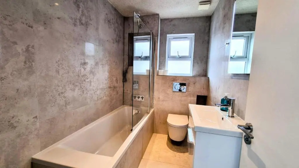 Surbiton Luxury Garden House 19